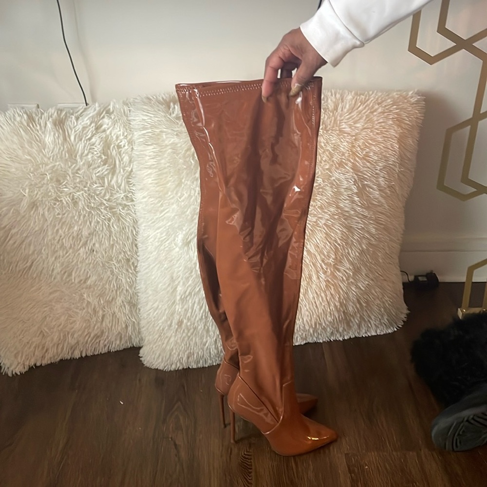 Steve Madden thigh, high boots, patent leather color carmel